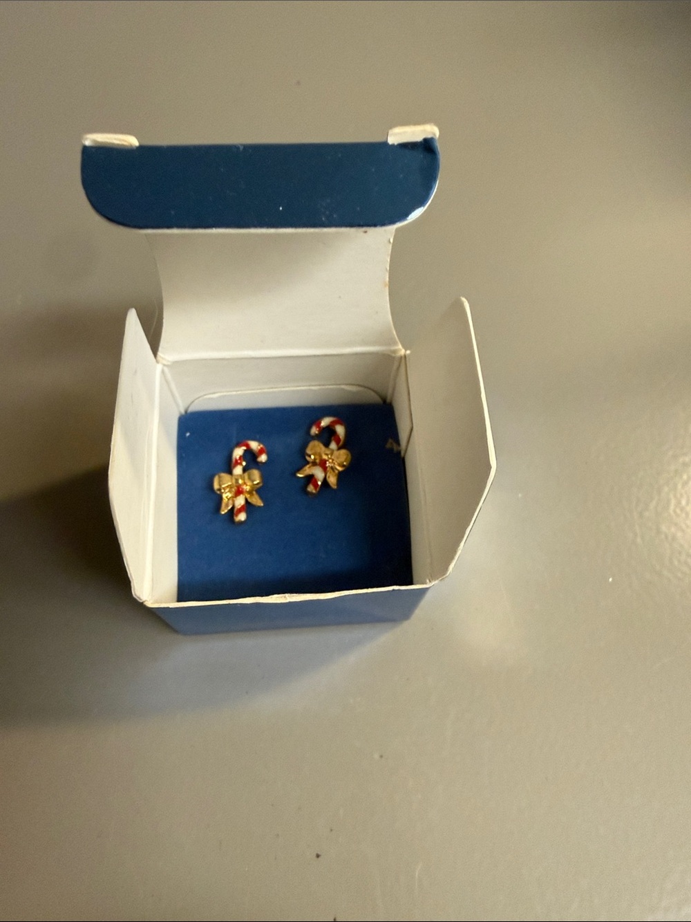 Avon Holiday Classic Candy Cane Stud Earrings New in Box Vintage 2005